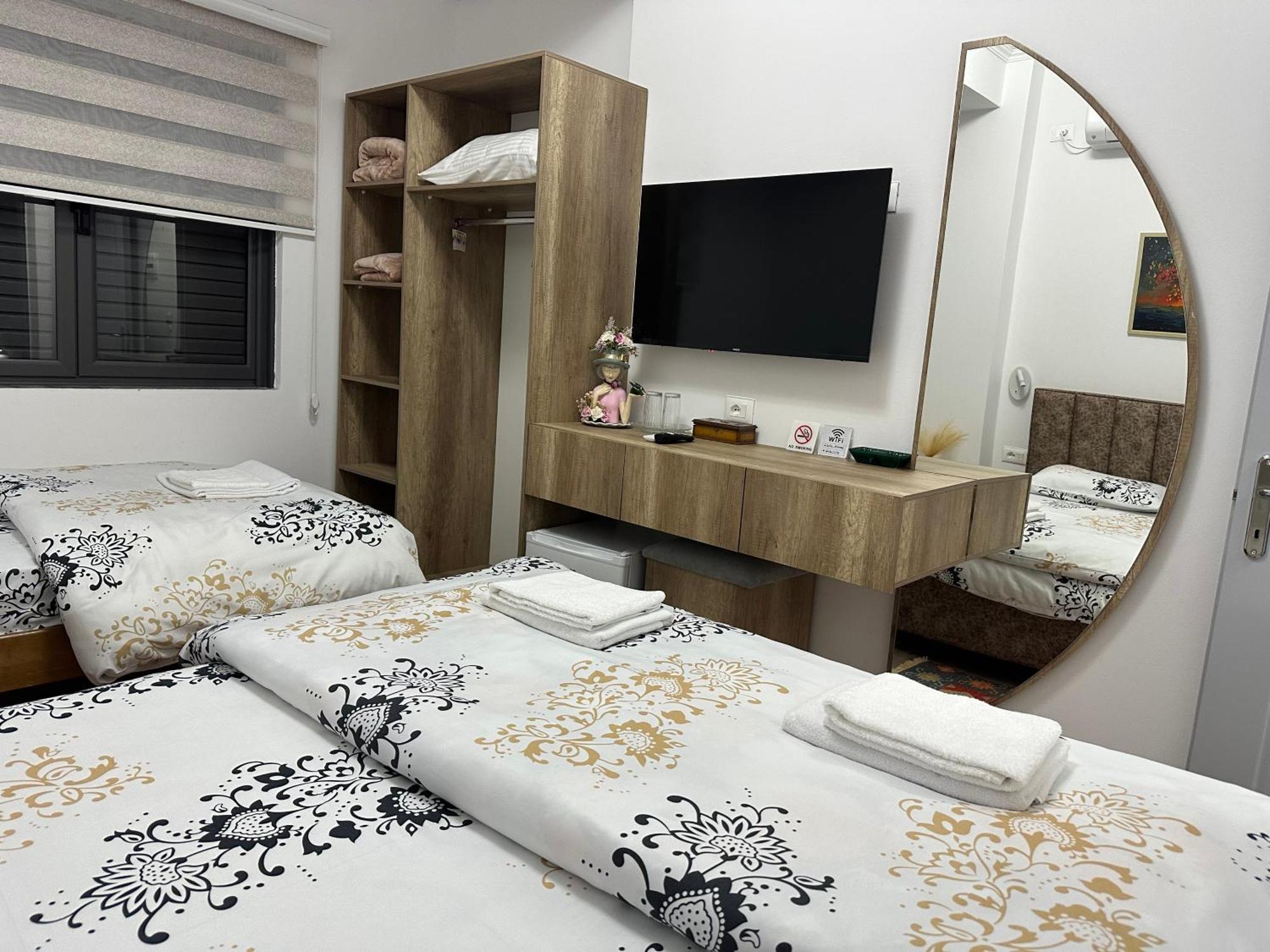 Lola'S Rooms Gjirokaster Exterior photo