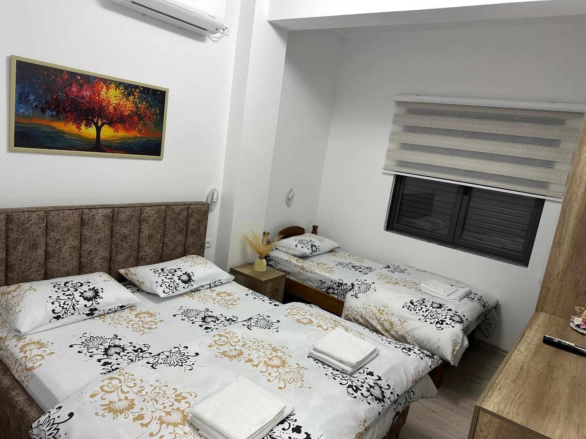Lola'S Rooms Gjirokaster Exterior photo