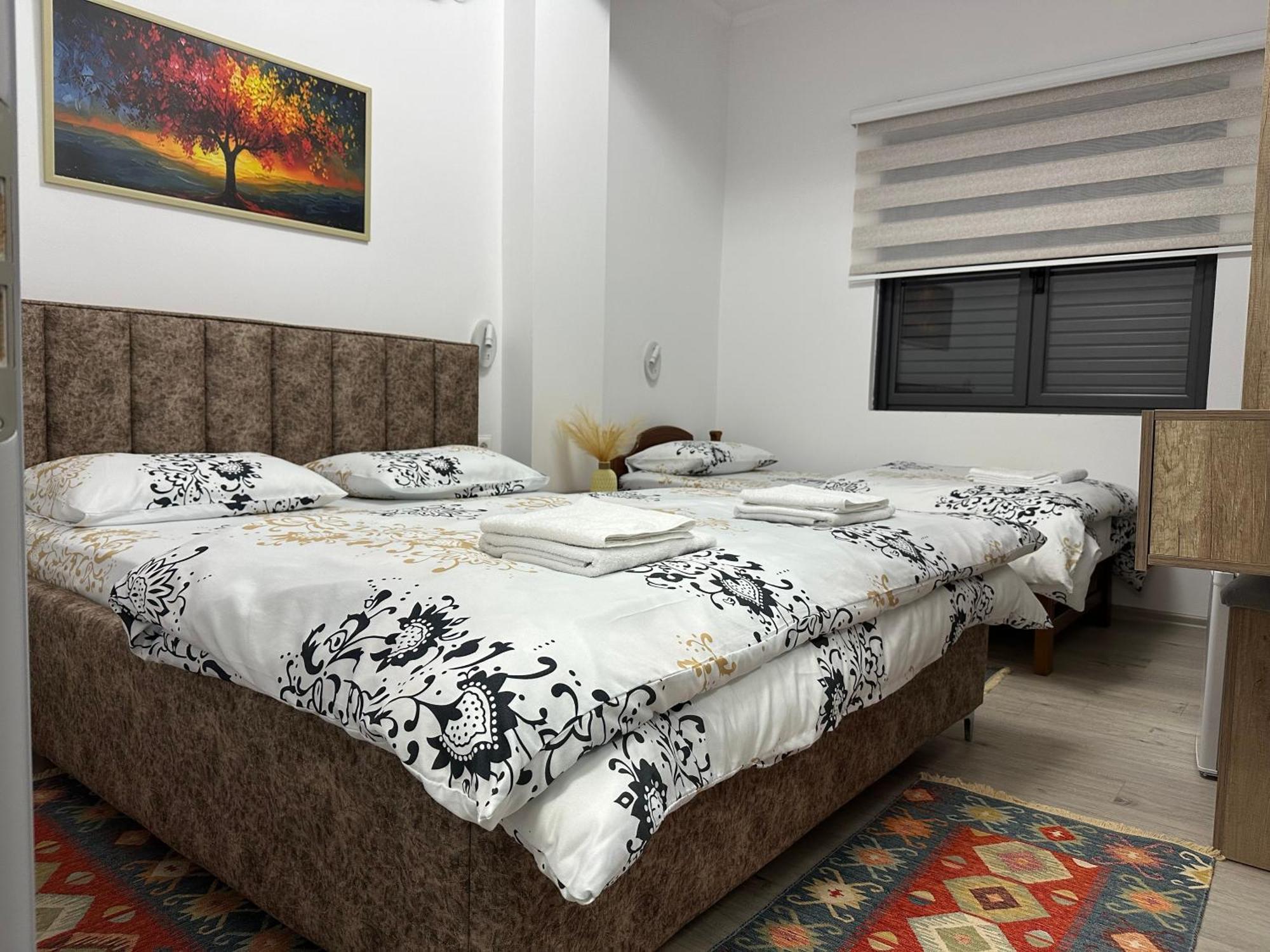 Lola'S Rooms Gjirokaster Exterior photo
